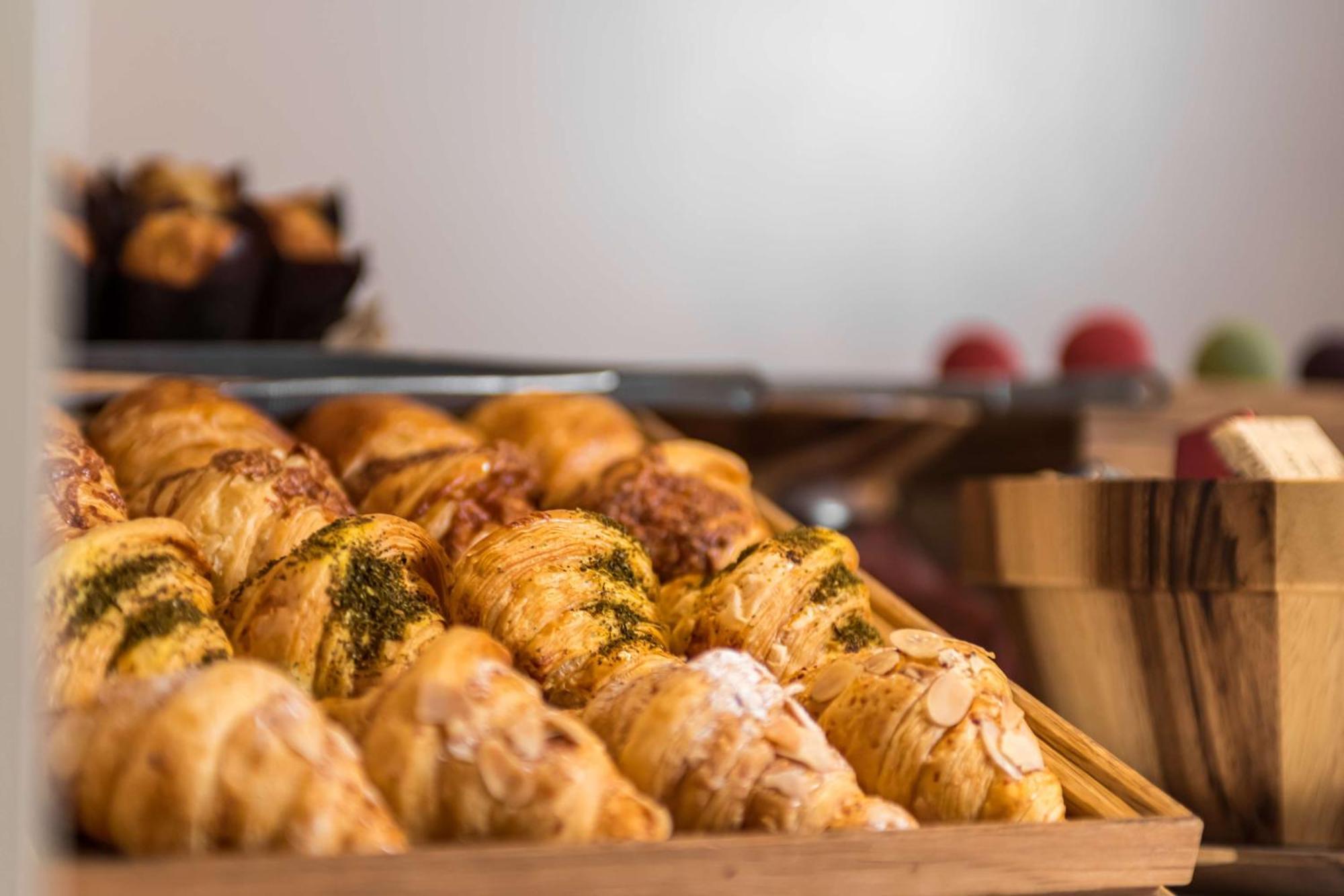 Radisson Blu Hotel Riyadh Convention And Exhibition Center 外观 照片 Croissants