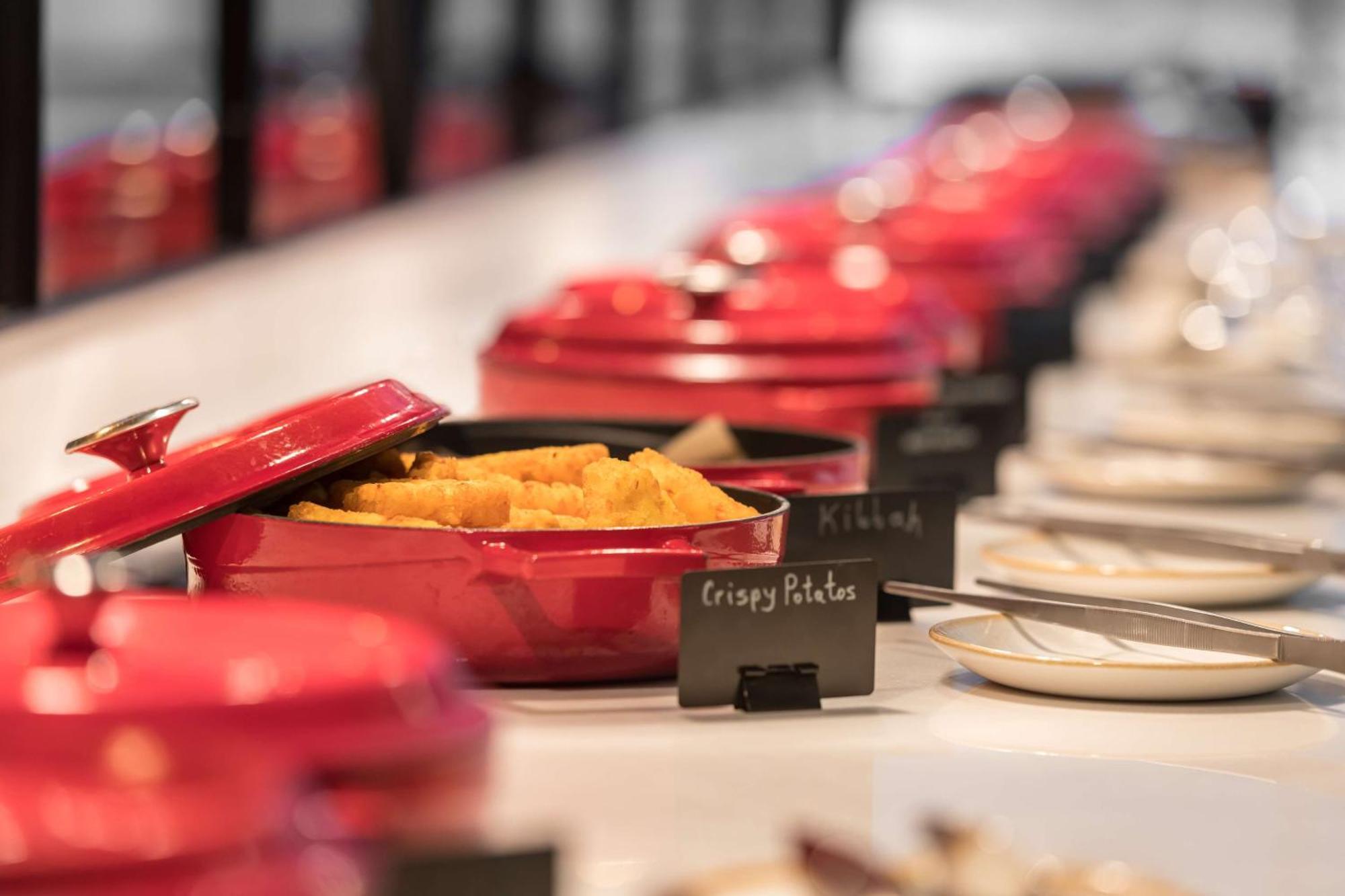 Radisson Blu Hotel Riyadh Convention And Exhibition Center 外观 照片 A Le Creuset cocotte
