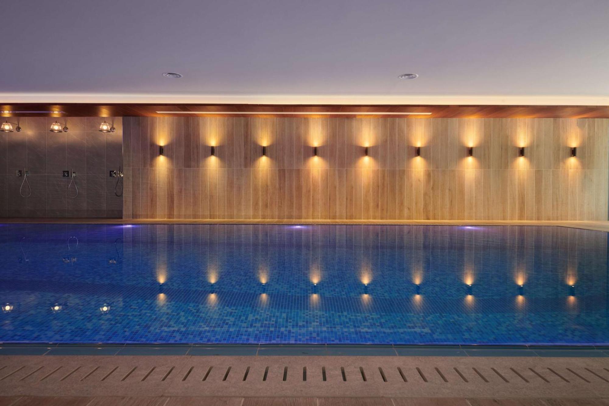 Radisson Blu Hotel Riyadh Convention And Exhibition Center 外观 照片 The swimming pool at The Dorchester