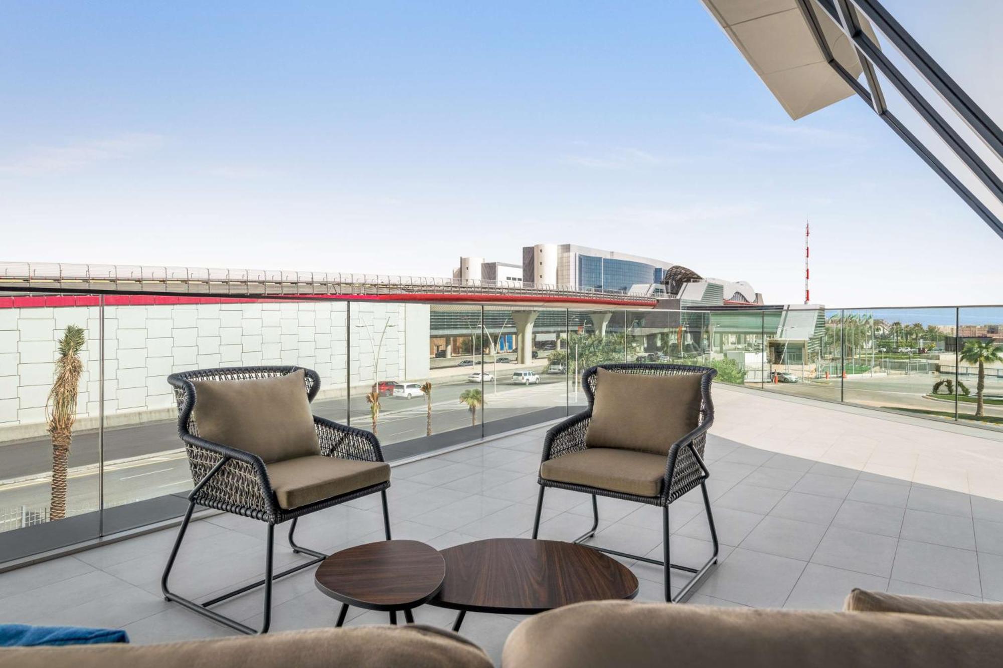 Radisson Blu Hotel Riyadh Convention And Exhibition Center 外观 照片 The Sky Bar